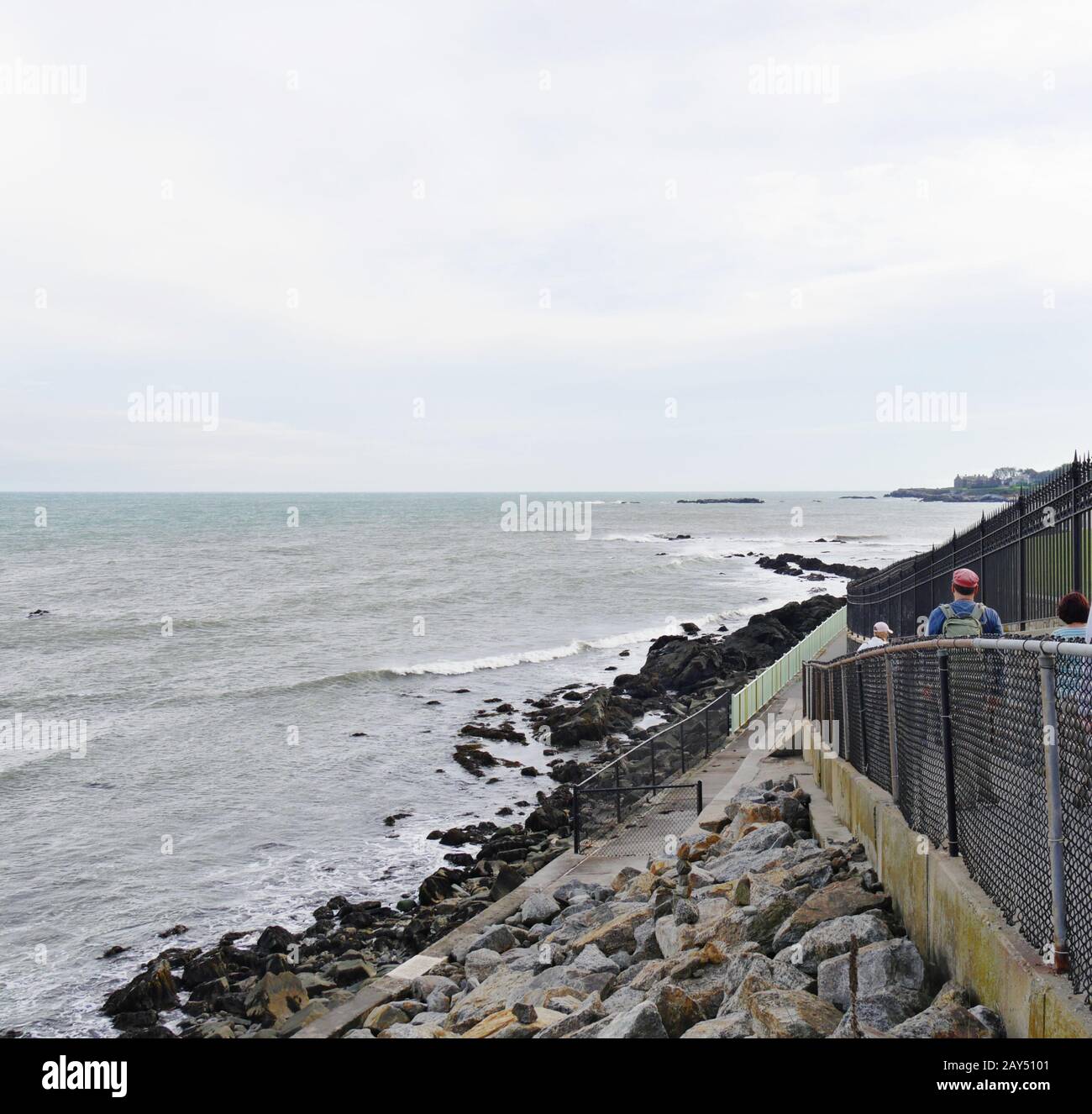 Newport, Rhode Island-September 2017: The Newport Cliff Walk, eine der wichtigsten Attraktionen an der Easton Bay, Stockfoto