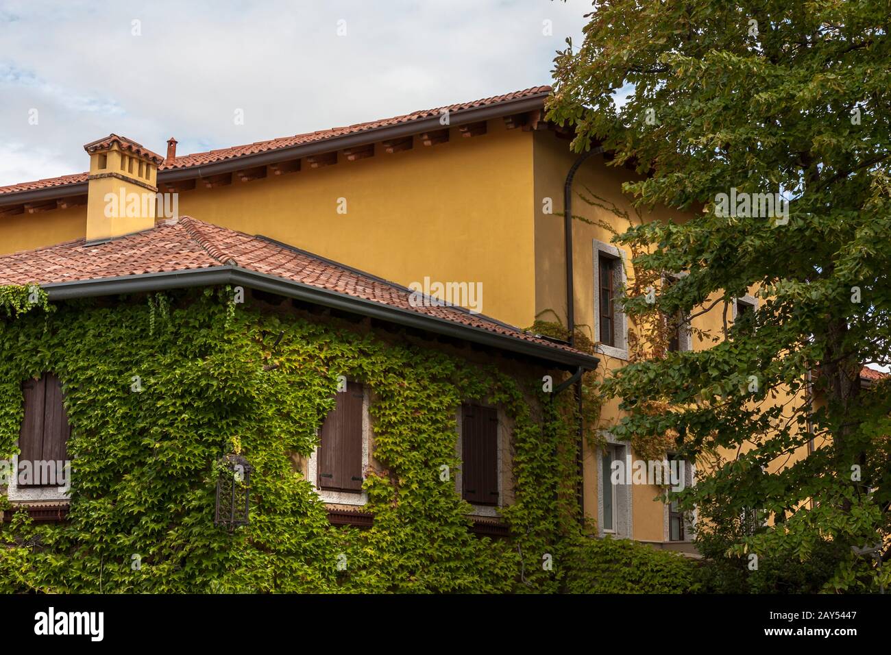 Haus auf dem Gelände des Castello, Duino, Provinz Triest, Friaul-Julisch Venetien, Italien Stockfoto Haus auf dem Gelände des Castello, Duino, Provinz Triest, Friaul-Julisch Venetien, Italien Stockfoto