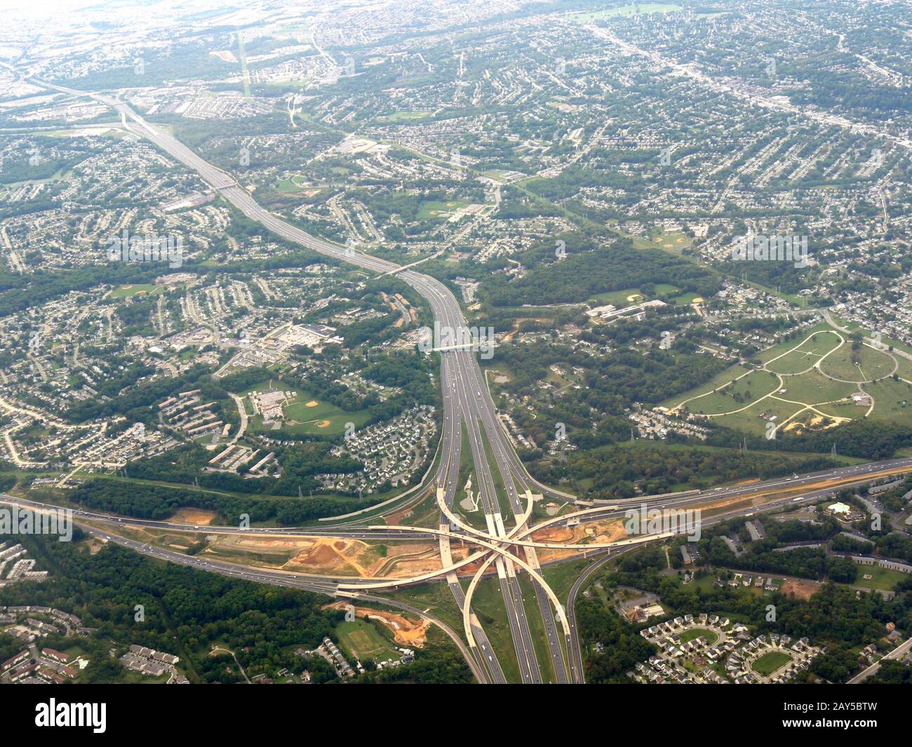 Luftbild der Landschaft und Autobahnen in Baltimore. Stockfoto