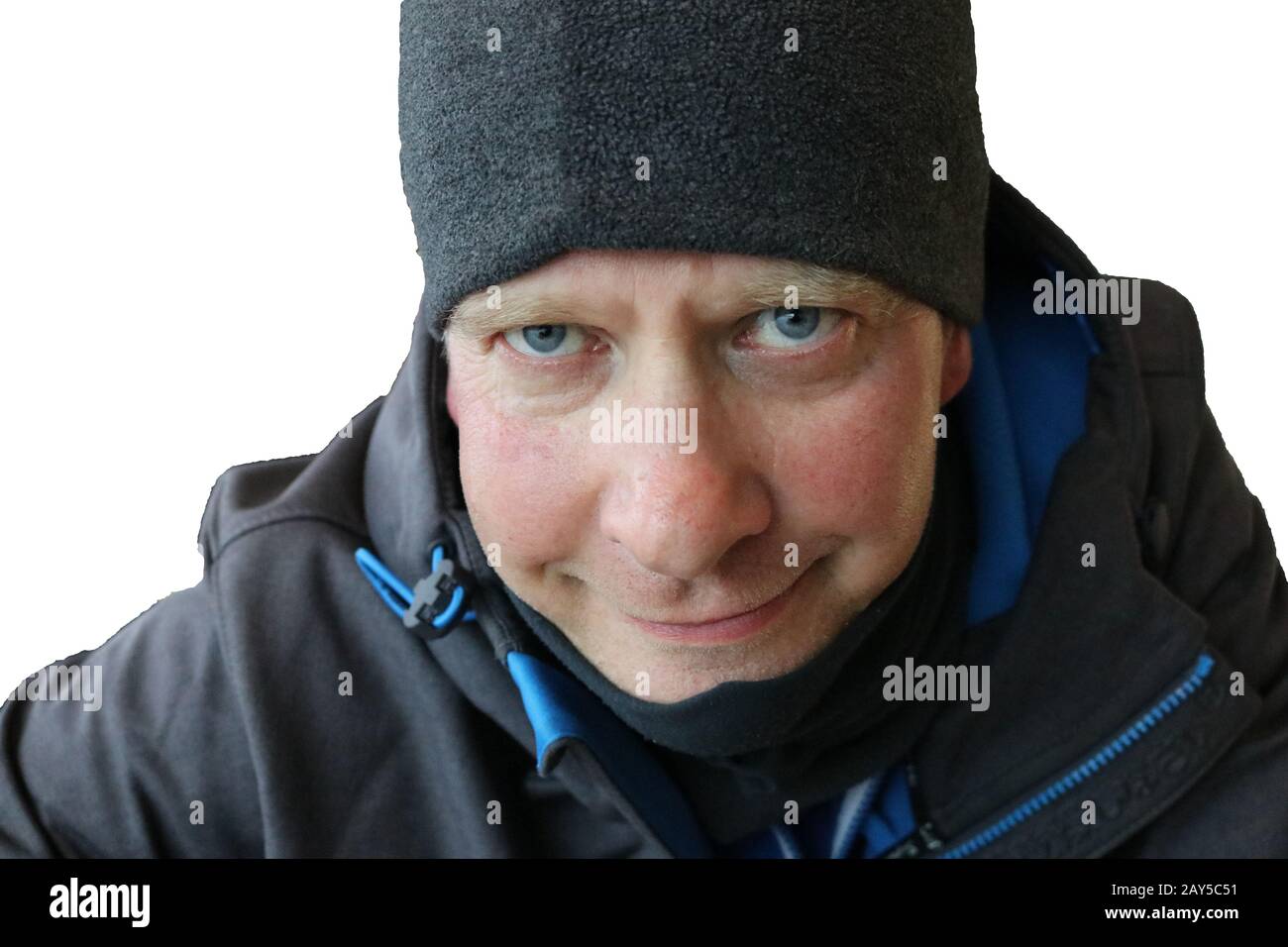 Gesicht eines grinsenden Mannes mit einer Kappe Stockfoto