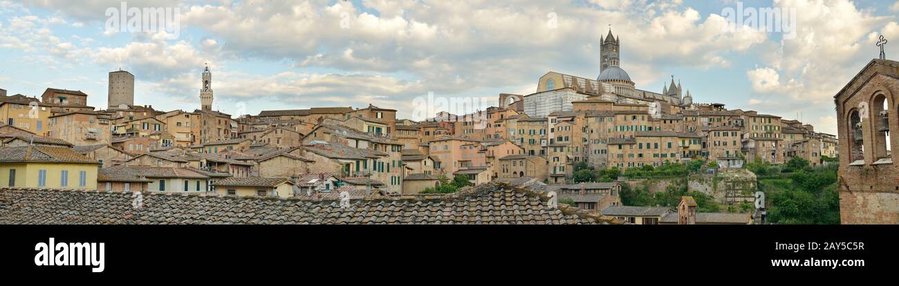 Siena (Blick auf die Stadt vom Sankt-Caterina-Heiligtum), UNESCO-Weltkulturerbe - Toskana, Italien, Europa Stockfoto