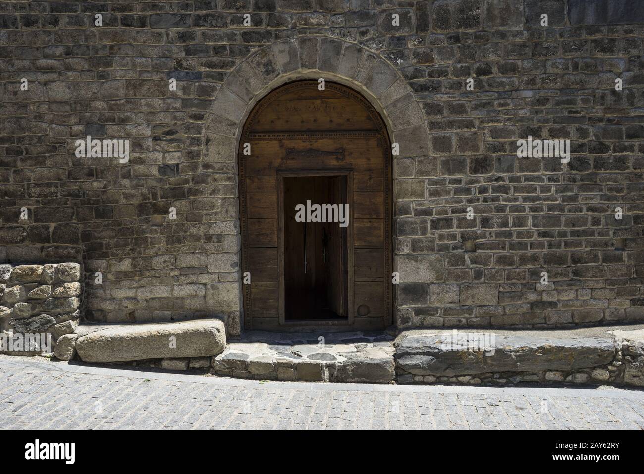 Romanische Kirche aus Dem Zwölften Jahrhundert in Vall de Boi in den spanischen Pyrenäen Stockfoto