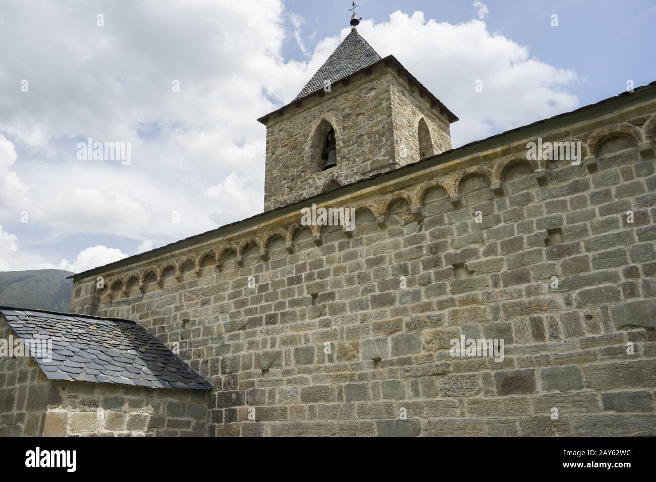 Romanische Kirche aus Dem Zwölften Jahrhundert in Vall de Boi in den spanischen Pyrenäen Stockfoto