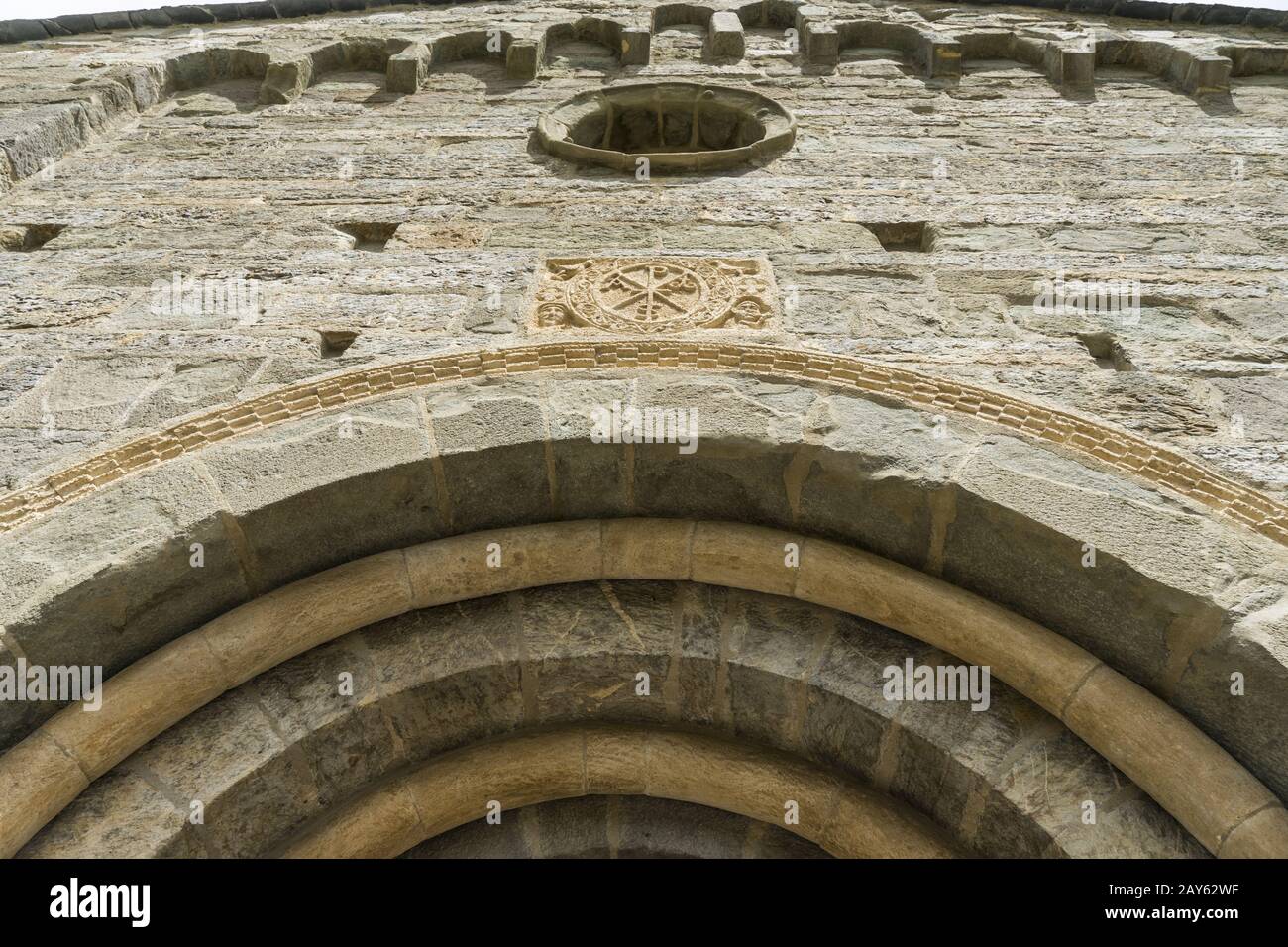 Romanische Kirche aus Dem Zwölften Jahrhundert in Vall de Boi in den spanischen Pyrenäen Stockfoto