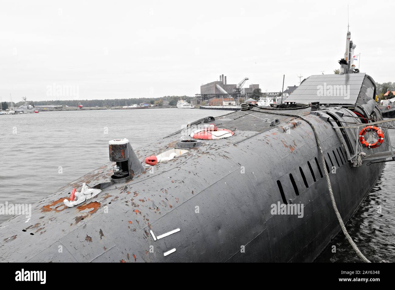 Tod und Zerstörung auf engstem Raum im Hafen von Peenemünde Deutschland Stockfoto