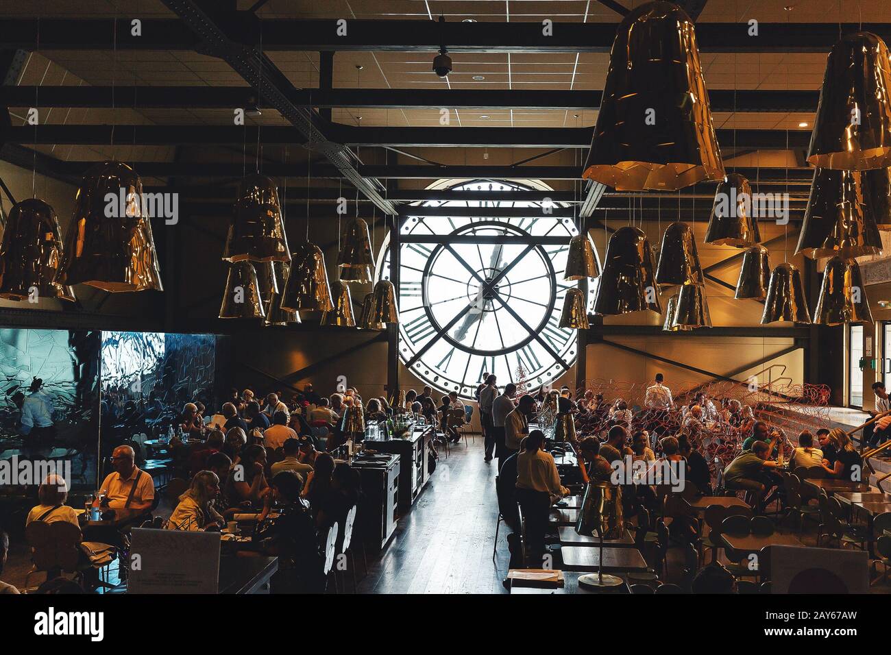 27. Juli 2019, Paris, Frankreich: Berühmte Uhr im Inneren des Orsay Museums Stockfoto