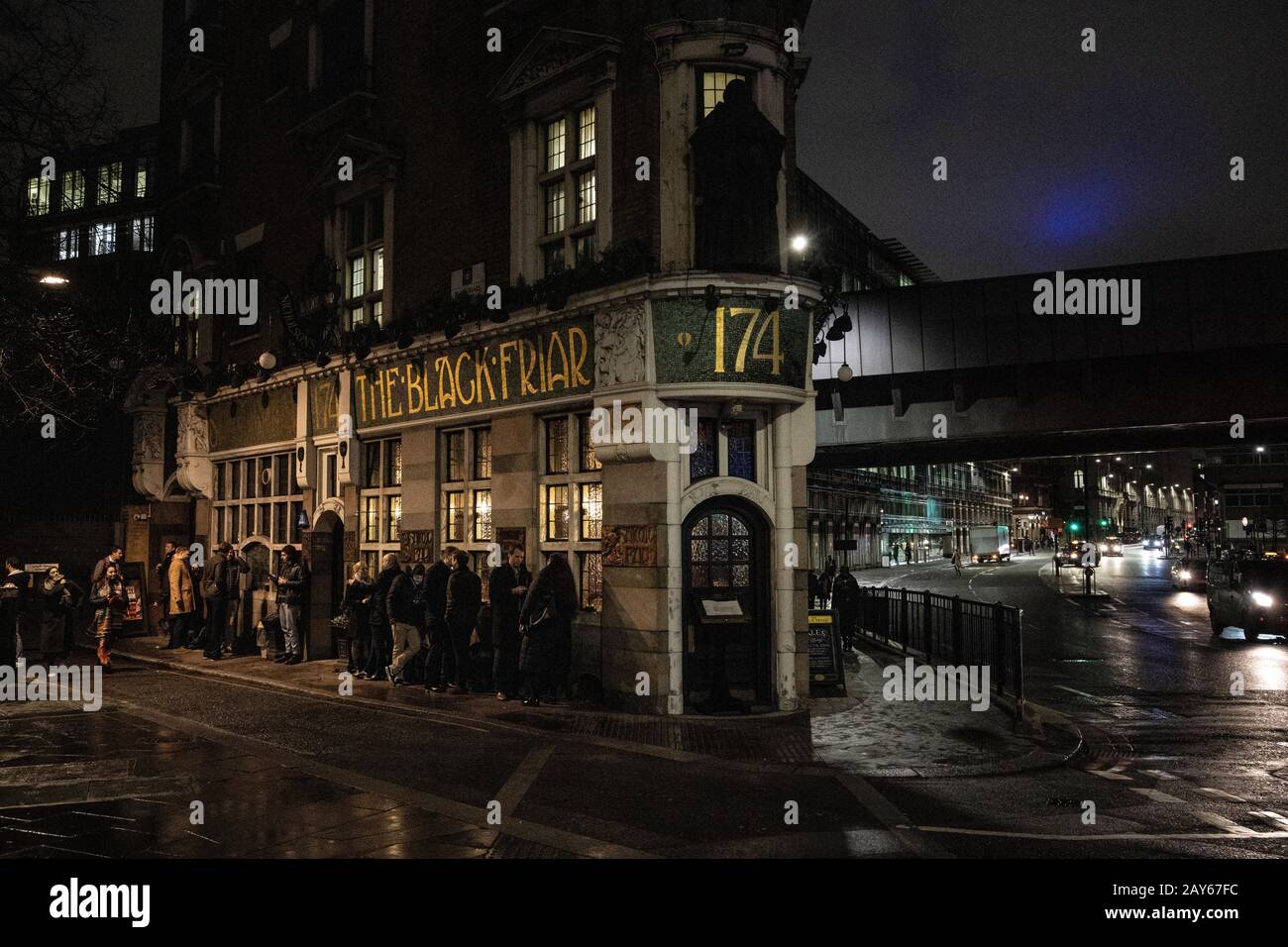 Das Blackfriar Pub befindet sich in der Queen Victoria Street in Blackfriars London, nur einen kurzen Spaziergang von der Blackfriars Bridge, der Upper Thames Street, London, Großbritannien entfernt Stockfoto