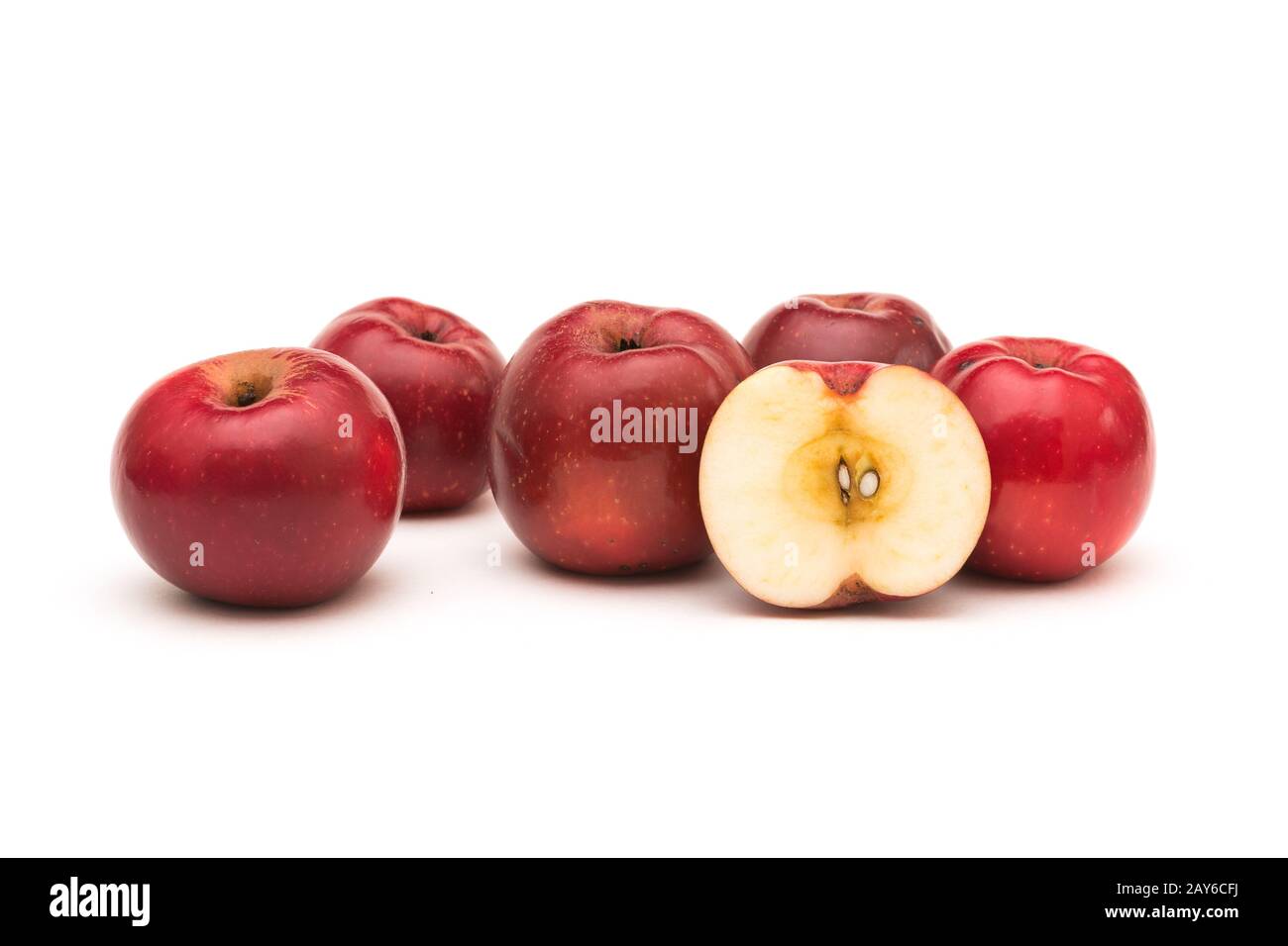 Organische gentechnisch freie rote Hocheisen-Äpfel, Sorte Gizil Ahmet, in Aserbaidschan gezüchtet Stockfoto