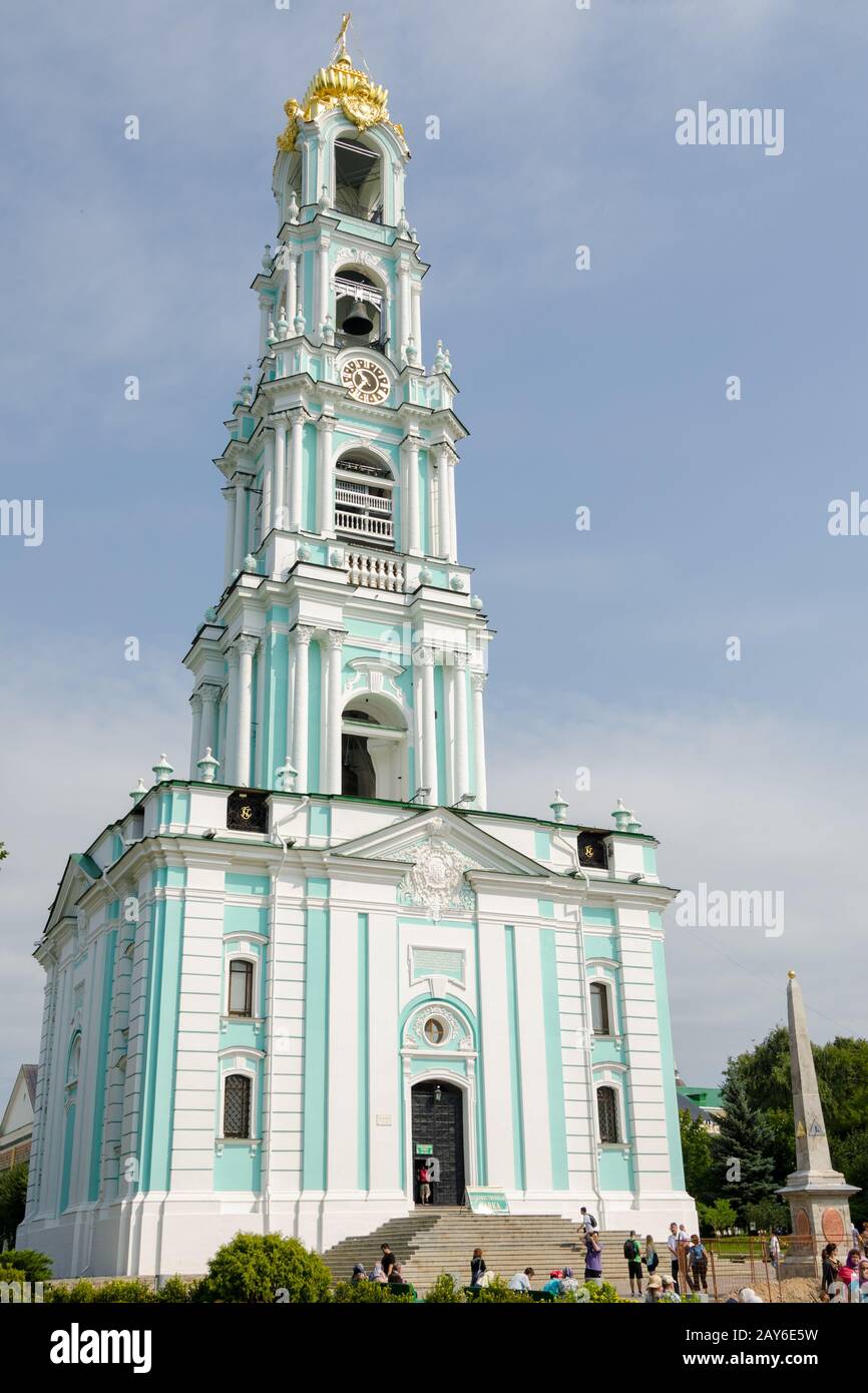 Sergiev Posad - 10. August 2015: Blick auf den Glockenturm der Trinity-Sergius Lawra Stockfoto