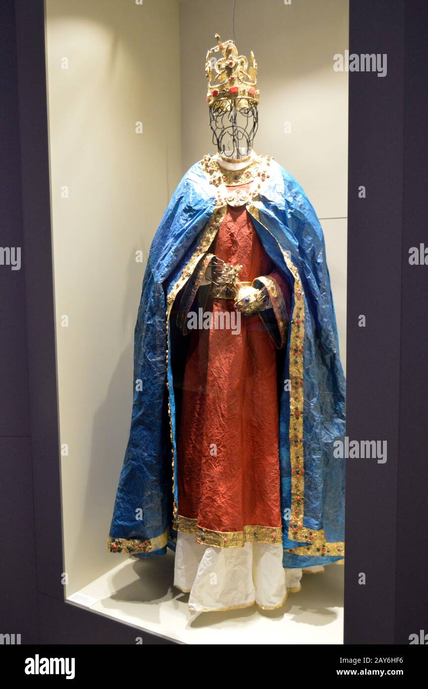 Kleid von Evêque finden in einem Grab der alten Abtei von Stavelot Stockfoto