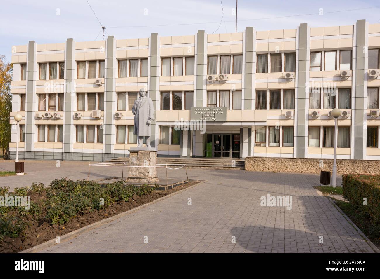 Volgograd, Russland - 23. Oktober 2016: Administration Building Krasnoarmeyskiy Stadtteil von Wolgograd Stockfoto