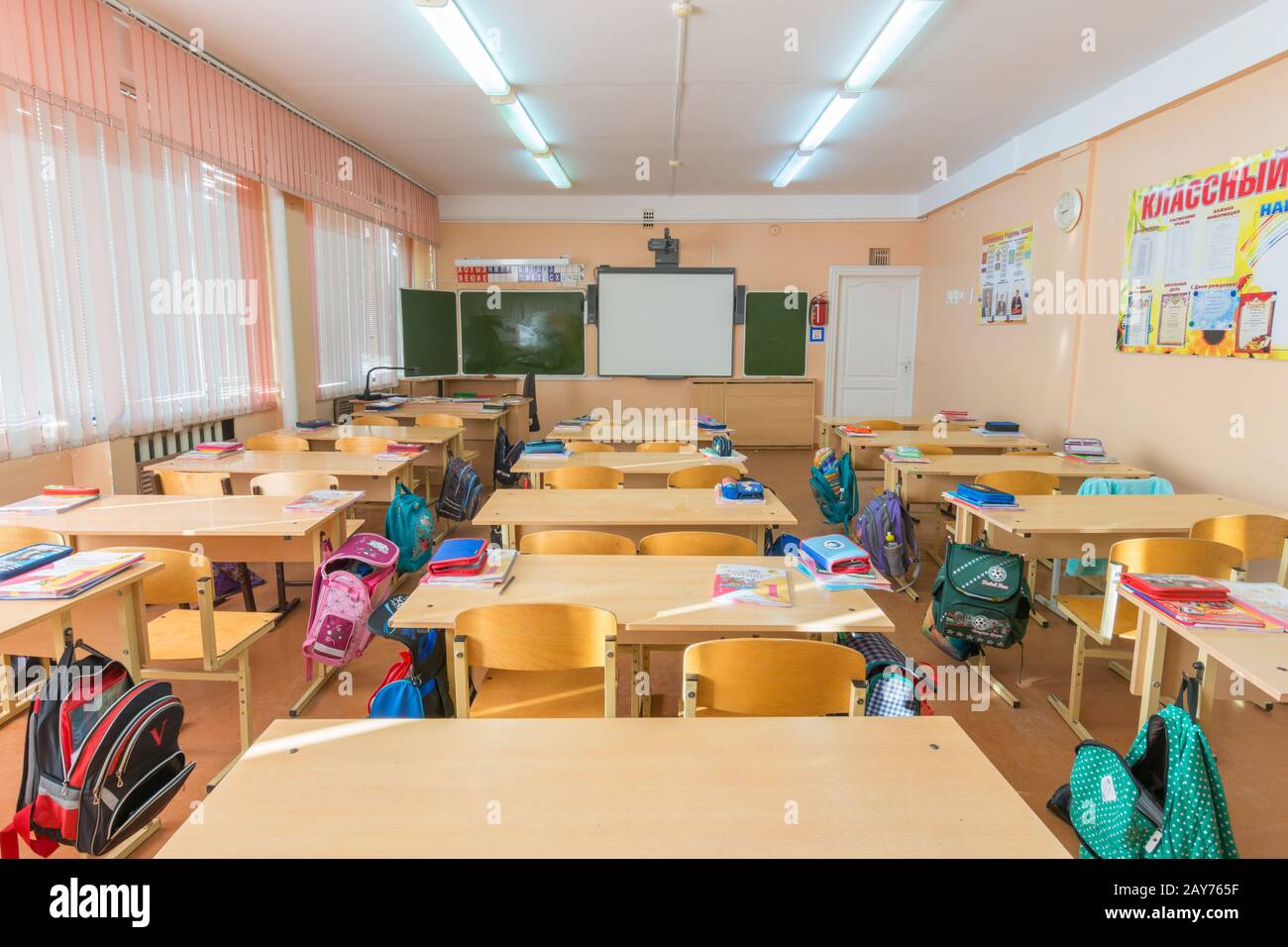 Anapa, Russland - 28. Februar 2017: Innere Klasse in der Grundschule, die Art mit der letzten Partie des Vorstands Stockfoto