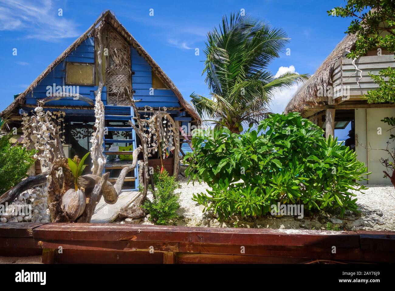 Traditionelle tropischen Hütte am Strand in Insel Moorea Stockfoto