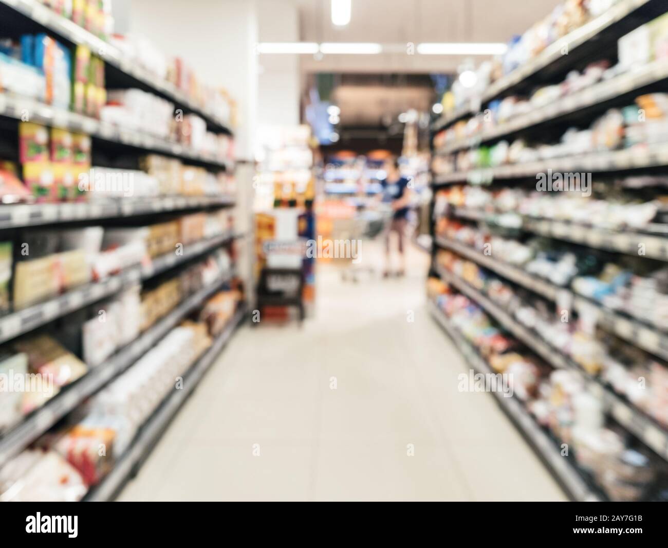 verschwommene Supermarkt Gang Stockfoto