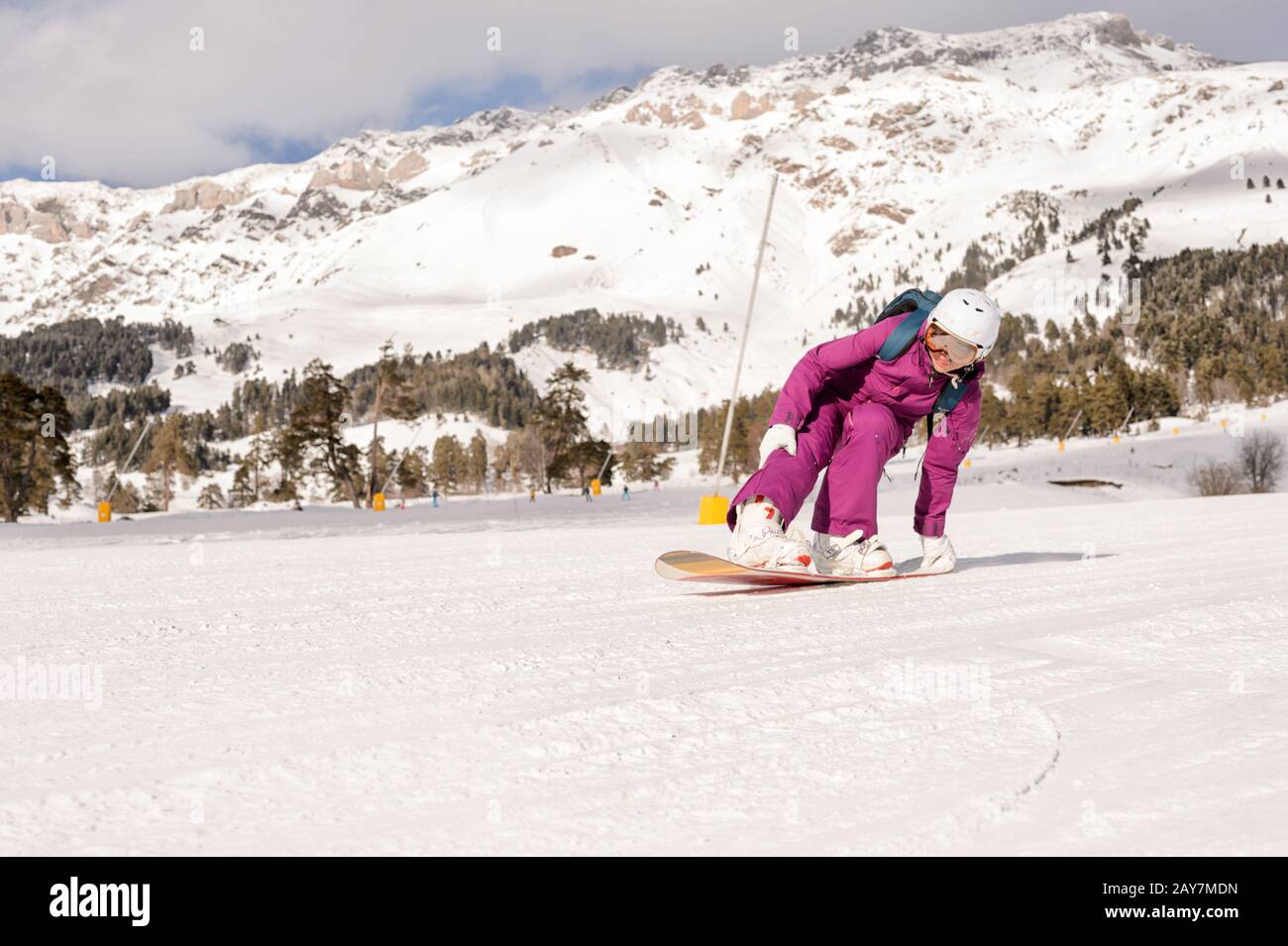 Anfänger Snowboarder Mädchen Stockfoto