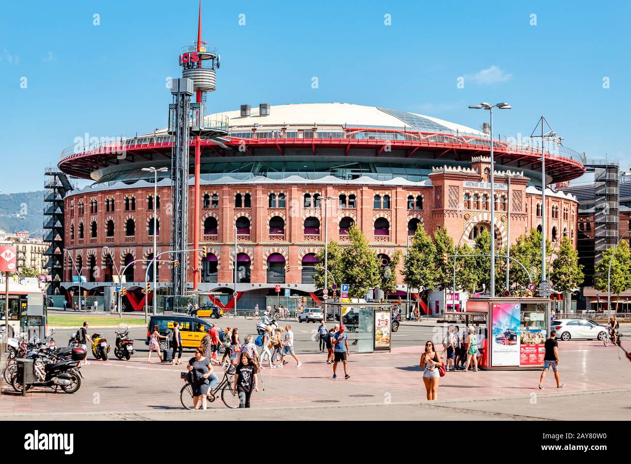 10. JULI 2018, BARCELONA, SPANIEN: Arenas De Barcelona war Torero Arena, und jetzt ist es ein Einkaufszentrum am spanischen Platz Stockfoto