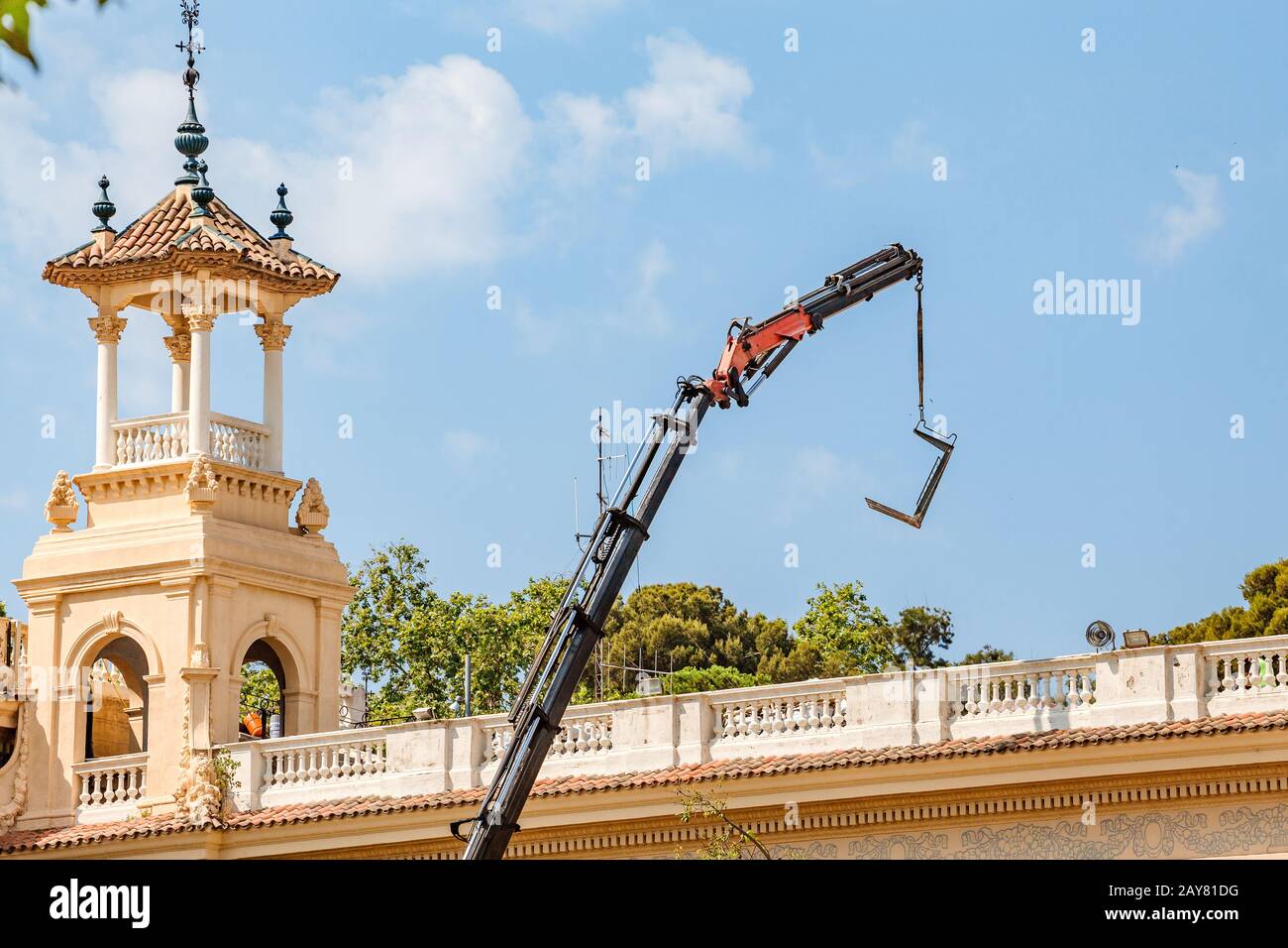 Wiederherstellung eines alten historischen Gebäudes in Barcelona Stockfoto