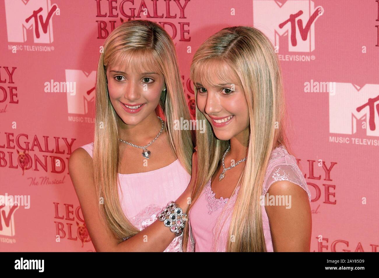 New York, NY, USA. September 2007. Die Rosso Twins, Camilla Rosso, Rebecca Rosso beim Taping von Legal Blonde Das Musical im Palace Theatre. Kredit: Steve Mack/Alamy Stockfoto