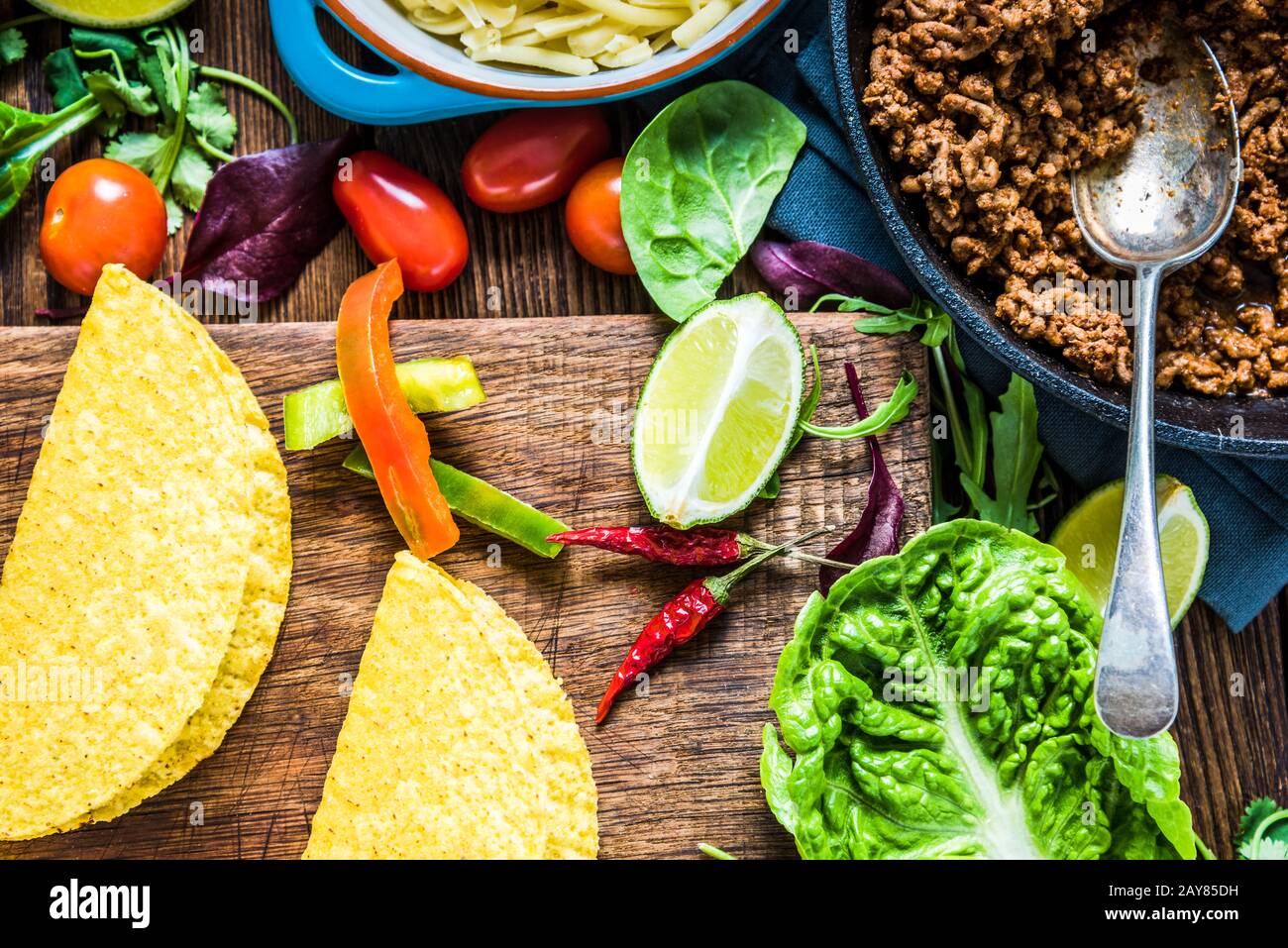 Mexikanische Tacos mit Guacamole Stockfoto