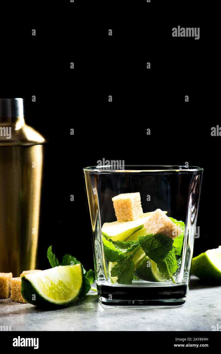 Zutaten für kubanischen Mojito-Cocktail Stockfoto