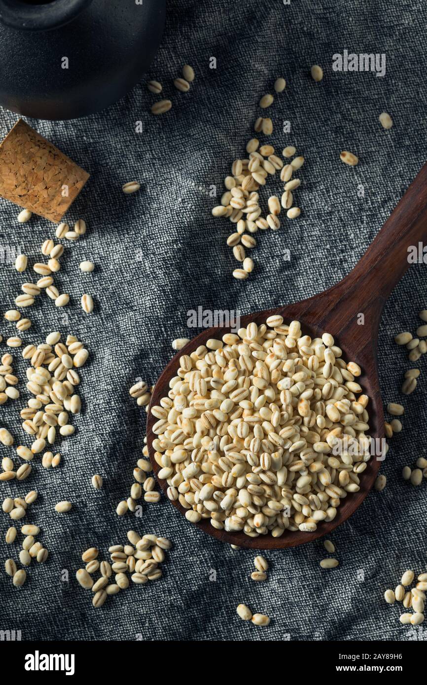 Roher organischer italienischer Perlbarley in einer Schüssel Stockfoto