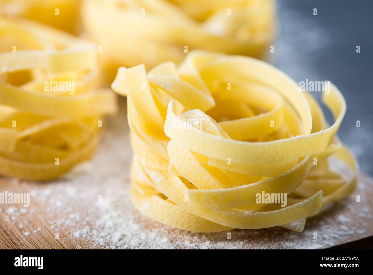 Frisch zubereitete italienische Tagliatelle Pasta, Hausmannskost Stockfoto