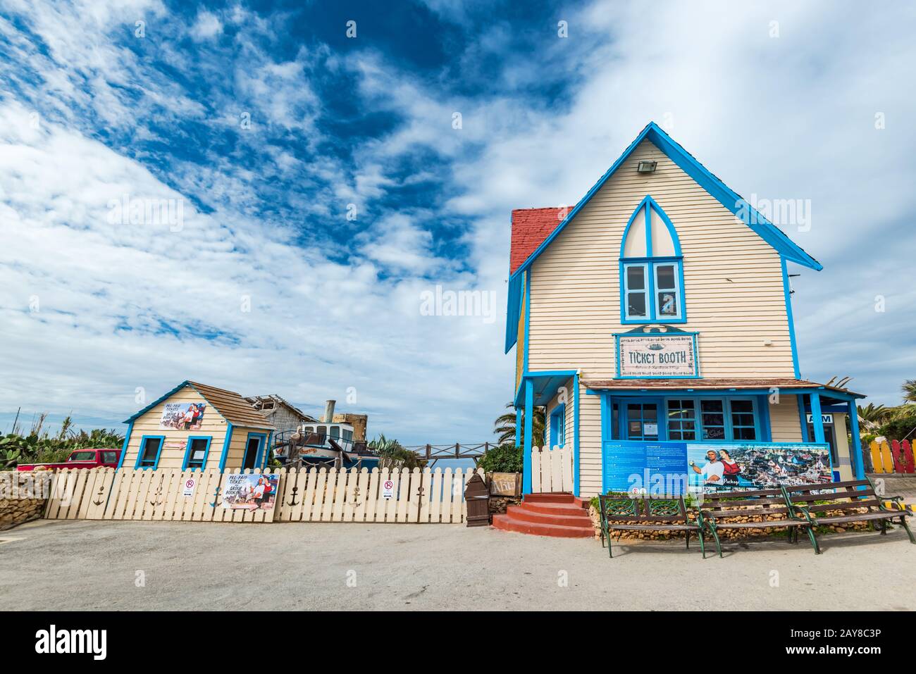 Märchenhaftes Cottage in Anchor Bay, Popeye Village, Malta Stockfoto