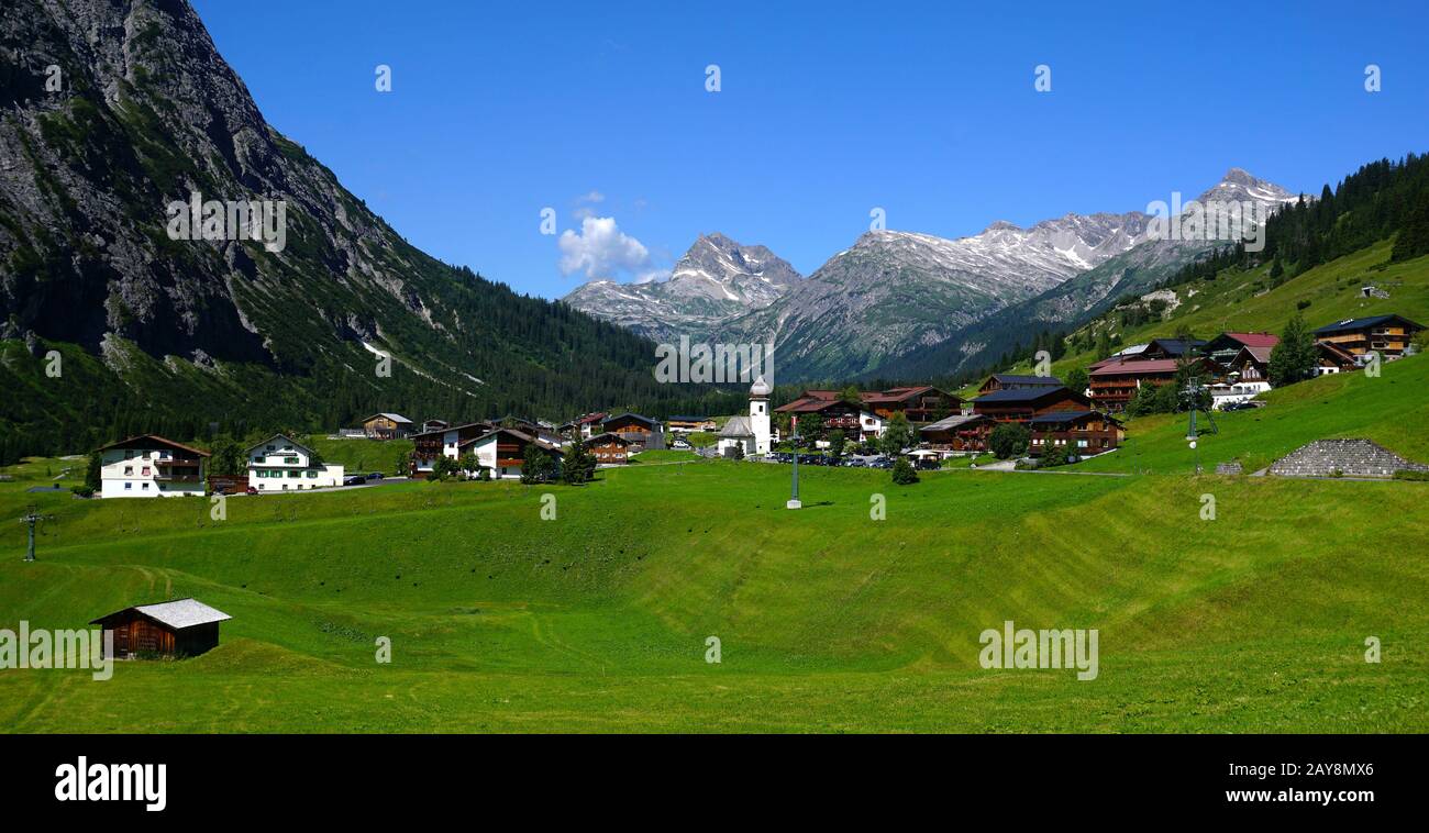 alpenlandschaft, Vorarlberg, Österreich, Europa, Alpendorf zug Stockfoto