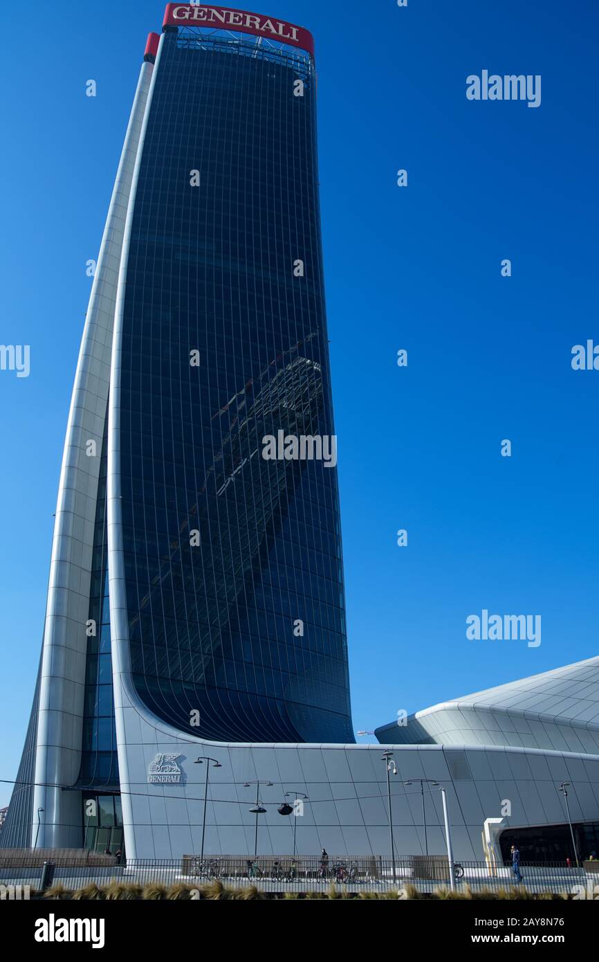 Der Wolkenkratzer "Lo Storto" (2019, 177 m, 44 Etagen), auch Hadid Tower genannt, im neuen Stadtteil Citylife in Mailand, Italien Stockfoto