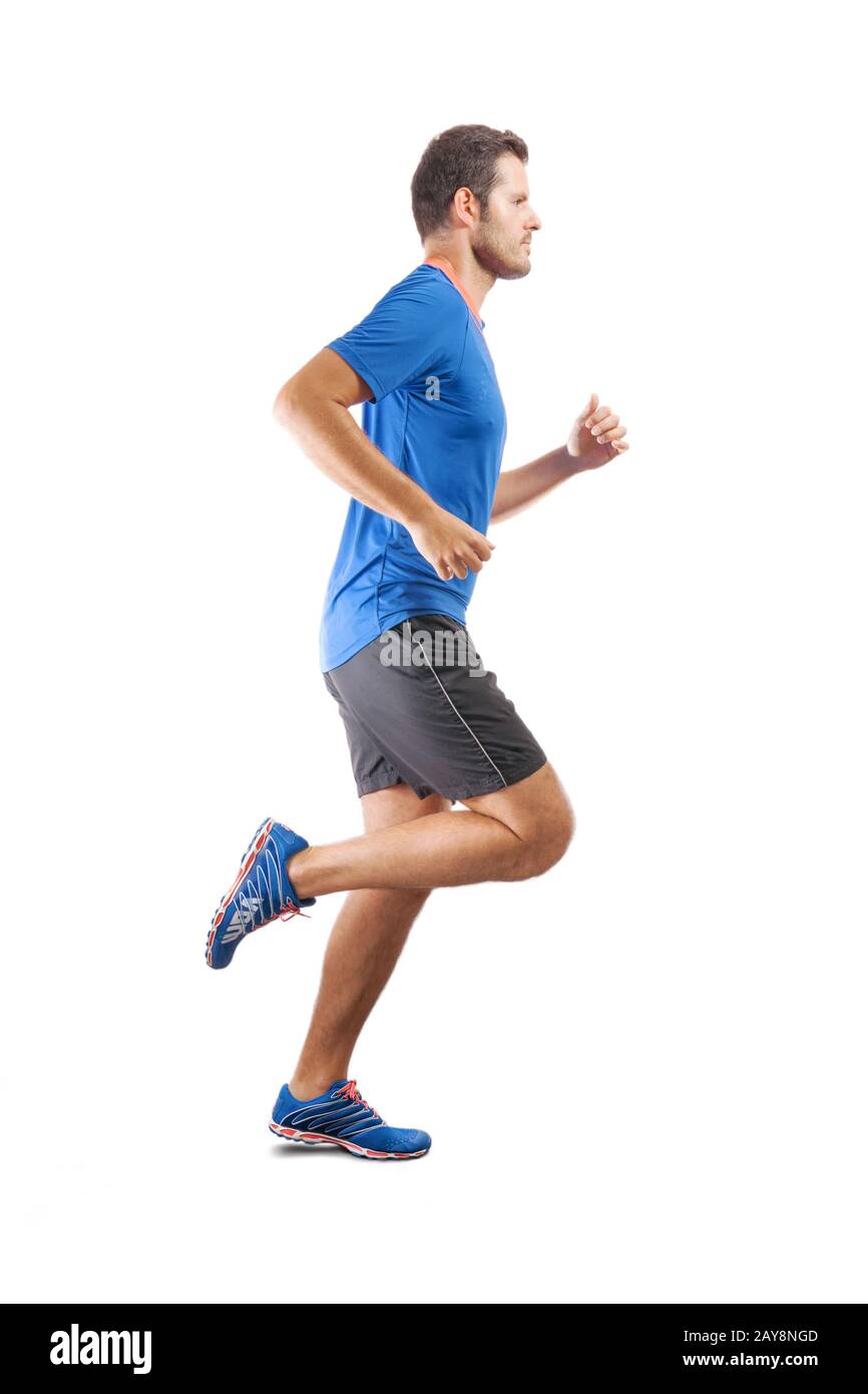 Junge, attraktive Athletin, die auf weißem Hintergrund die perfekte Lauftechnik zeigt Stockfoto