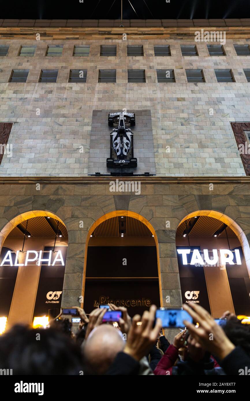 2020 Alpha Tauri AT01 enthüllte an der Seite von La Rinascente in Mailand, Italien - 14. Februar 2020 Stockfoto
