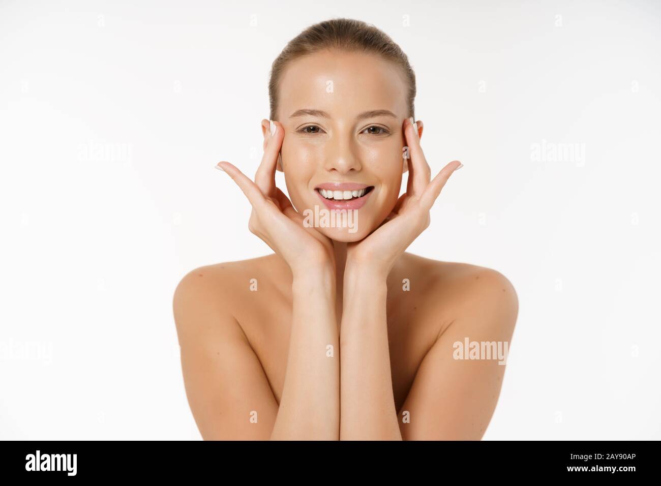 Schöne junge Frau Gesicht Porträt Beauty Skin Care Concept. Mode Schönheit Modell isoliert auf weiss Stockfoto