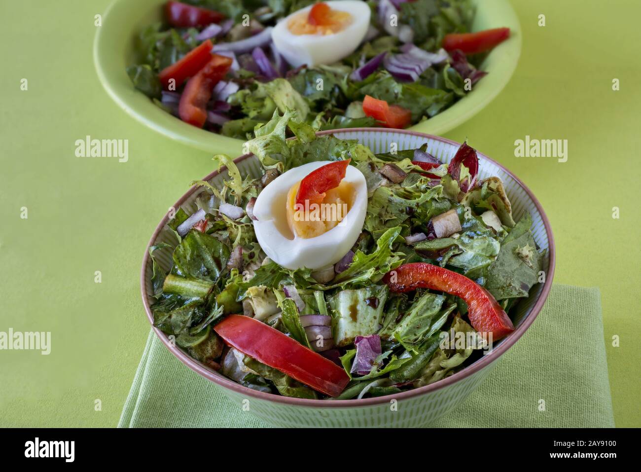 Salatmischung eintauchen Stockfoto