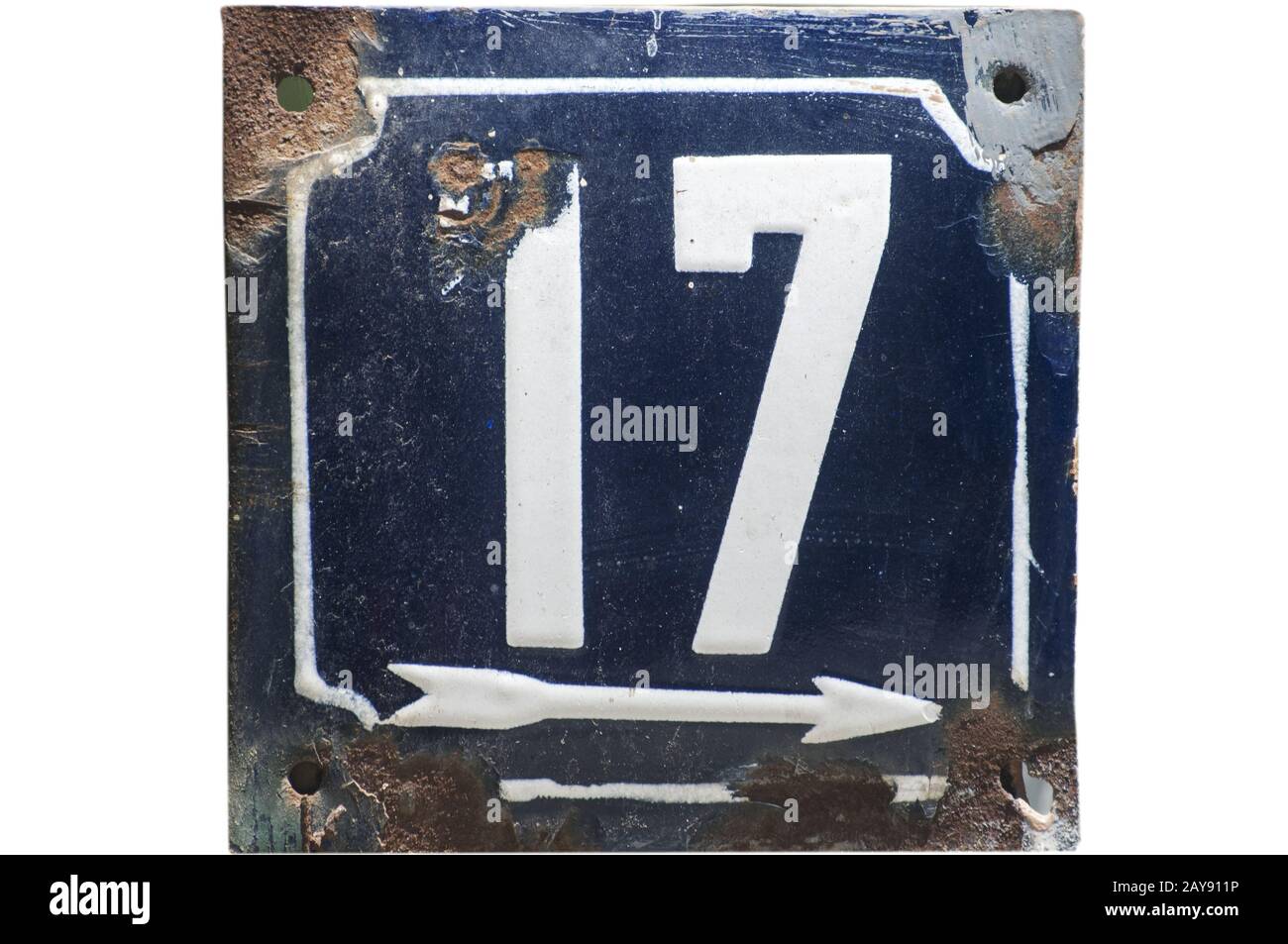 Verwitterte grunge square Metall emailliert Platte auf die Zahl der Straße mit der Nummer 17 Nahaufnahme Stockfoto
