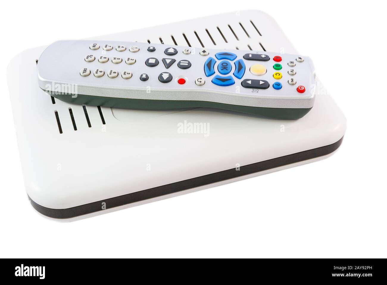 Gestapelte Fernbedienung und Receiver für Internet-TV auf weißer Seitenansicht Stockfoto