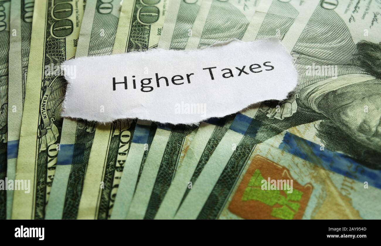 Nachricht mit höheren Steuern Stockfoto