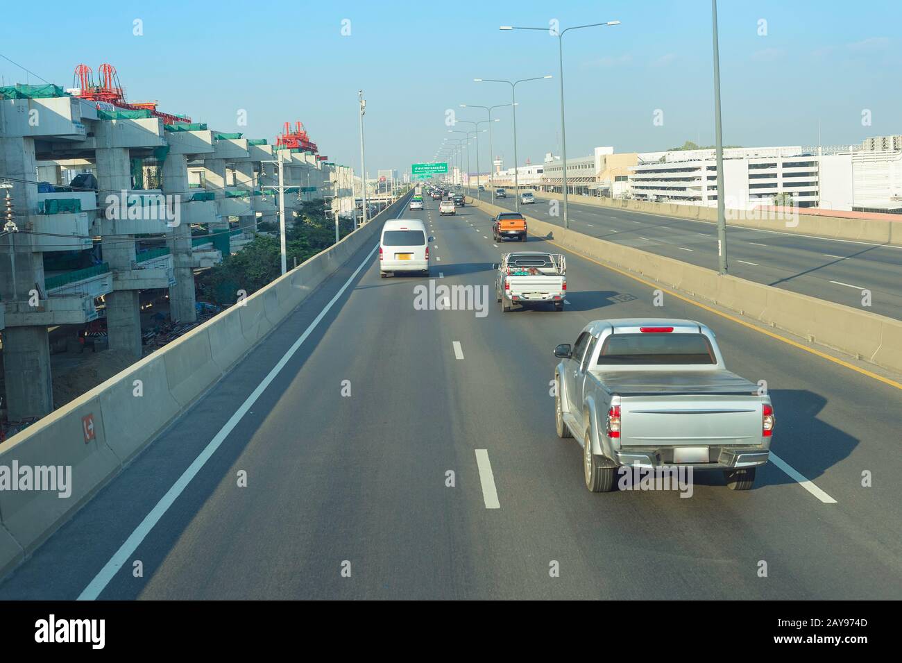 Verkehr auf der Bangkoker Autobahn Stockfoto