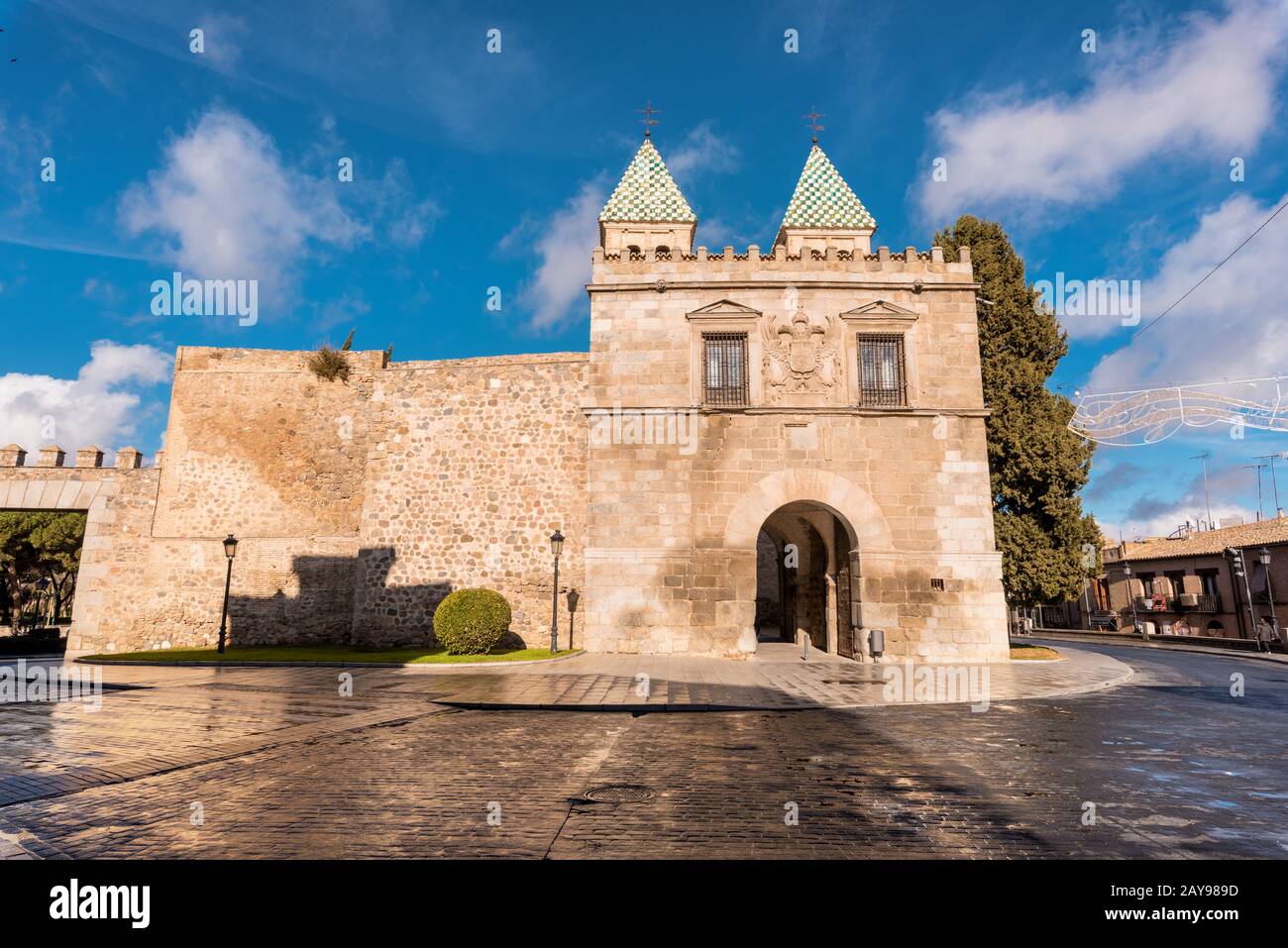 Toledo, Spanien berühmtes Denkmal bisagra Tor, alter mittelalterlichen Zugang zu den Stadtmauern Stockfoto