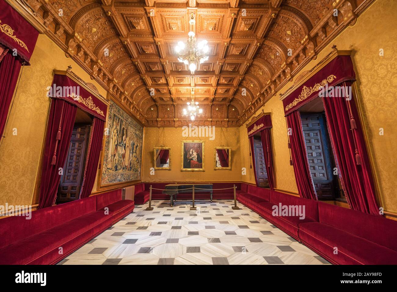 Toledo, Spanien - 16. Dezember 2018: das Innere der Doncellas Adligen Kirche, Toledo, Spanien. Stockfoto