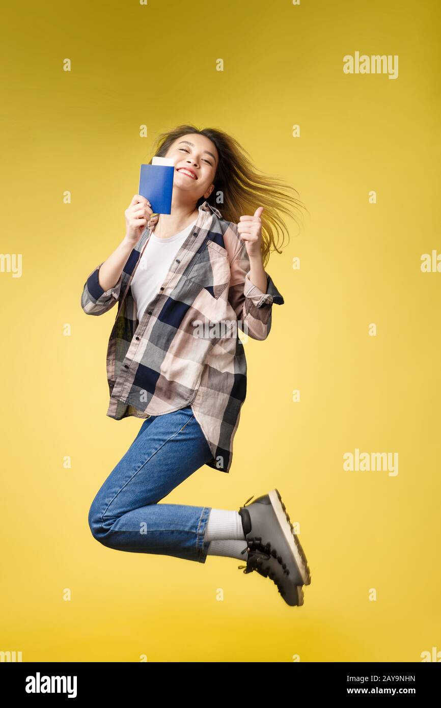 Reife Brünette Vertreibt Sich Die Zeit Mit Einem Süßen Teen Reife Brünette Vertreibt Sich Die Zeit Mit Einem Süßen Teen