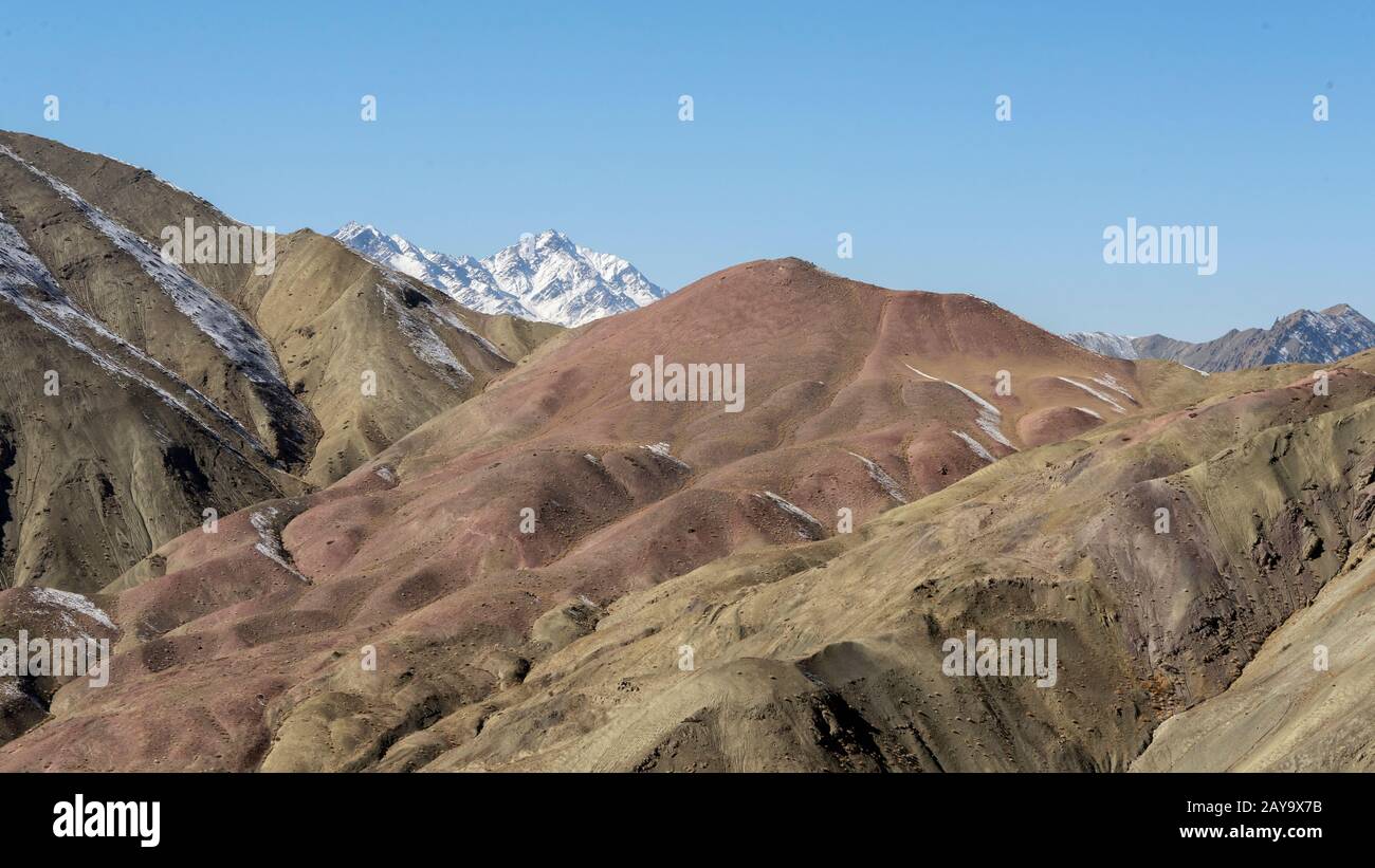 Zaskar Bereich mit hohen schneebedeckten Gipfeln, in der Nähe von Hemis Shokpachan, Ladakh Stockfoto