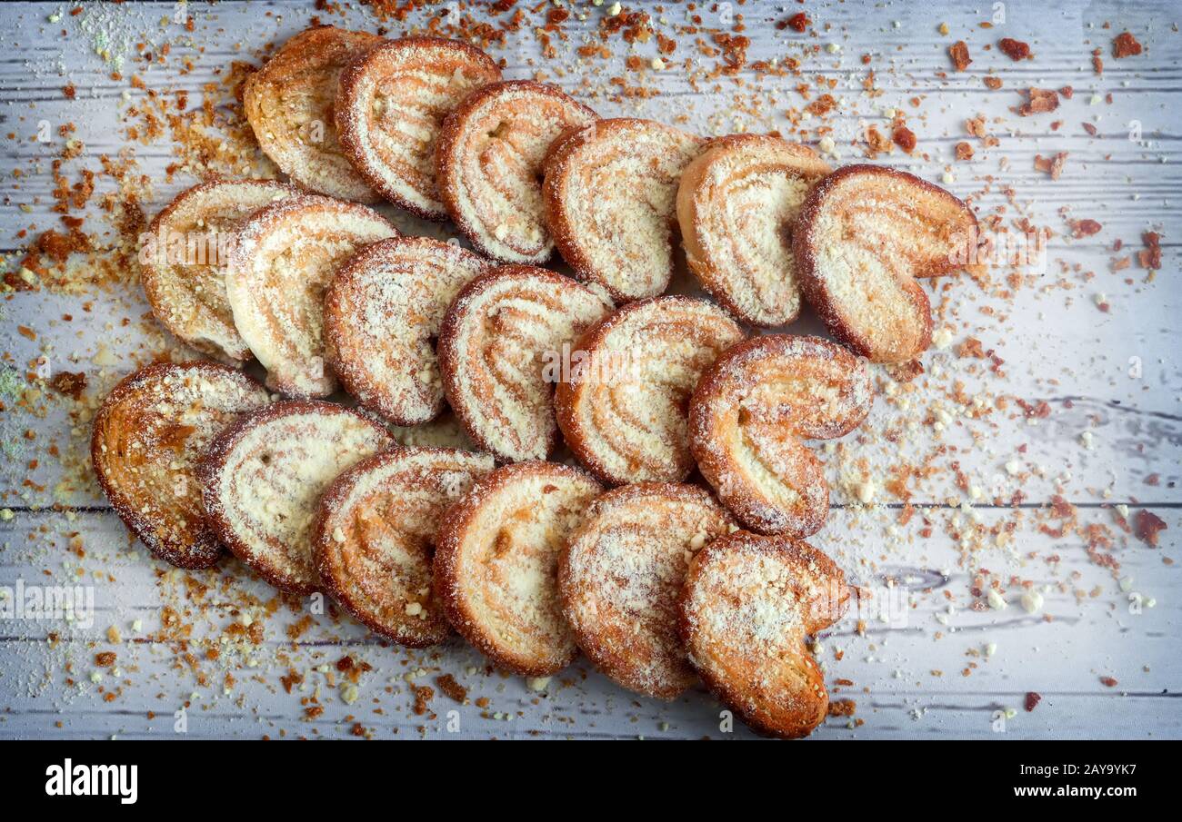 Leckere Cookies auf der Tabelle auf einer Serviette. Stockfoto