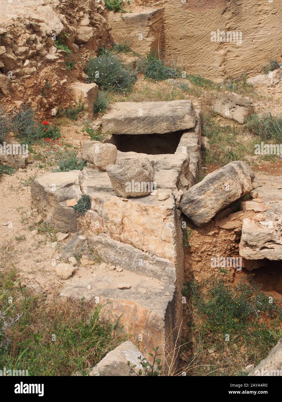 Behauene Kammer und Steindeckel im Grab des Königsbereichs von paphos zypern Stockfoto