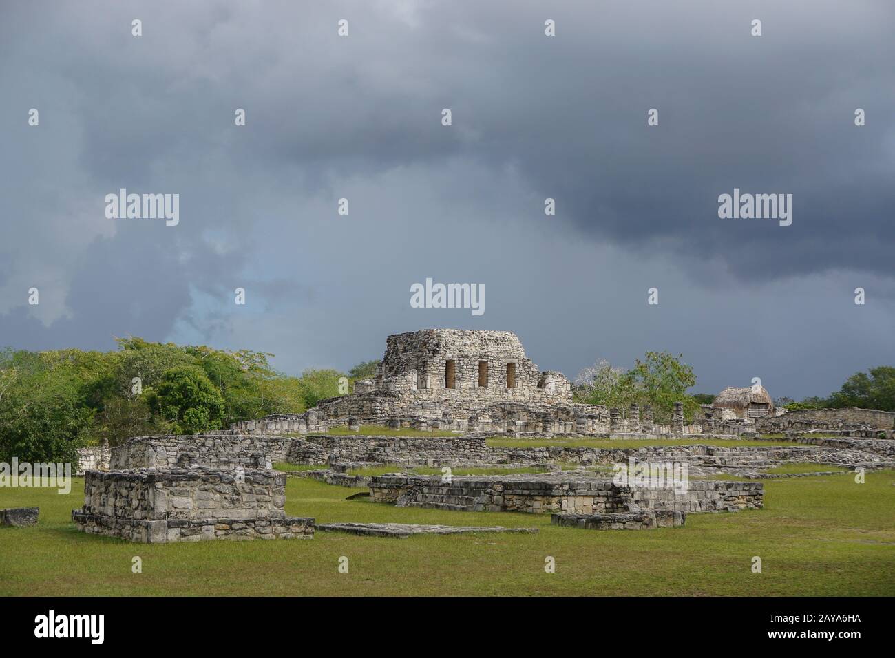 Mayapan, Mexiko: Der Tempel der Bemalten Nischen in Mayapan, der Hauptstadt der Maya in Yucatán von den 1220er Jahren bis in die 1440er Jahre. Stockfoto