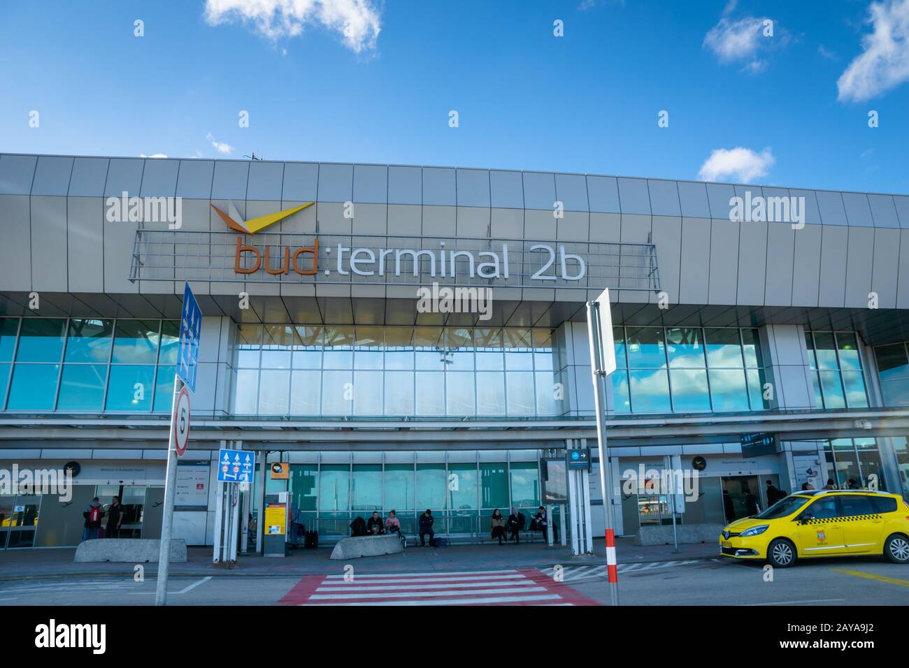 Budapest, Ungarn - Februar 2020: Ferenc Liszt International Airport Budapest Exterieur Architecture. Flughafen Ferenc Liszt in Budapest Stockfoto