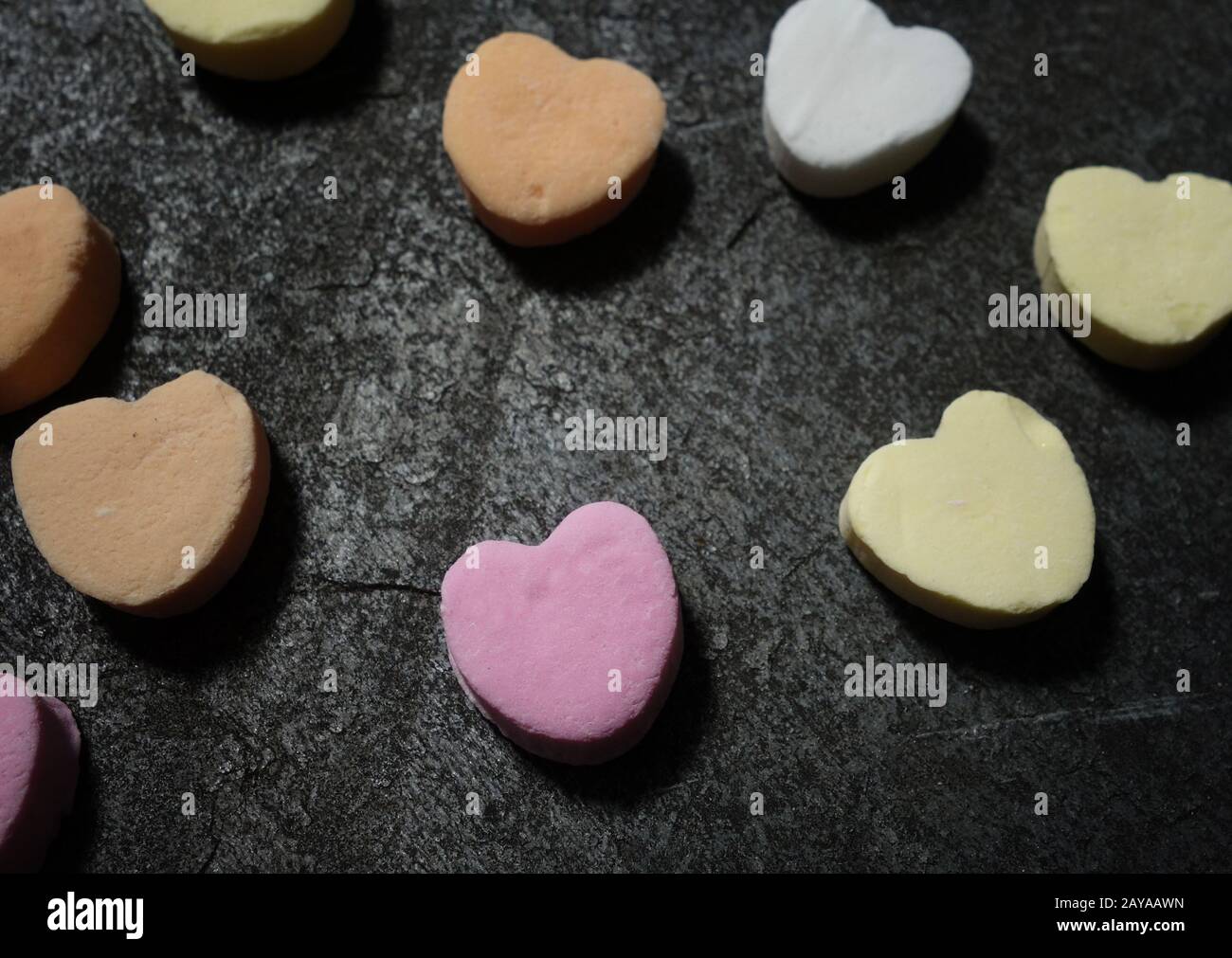 Bunte Zuckerherzen Stockfoto