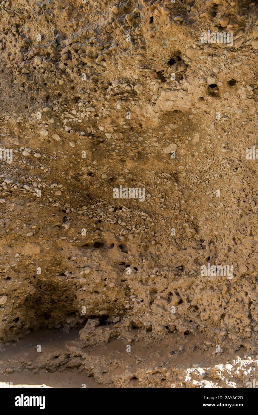 Detail der Sesriem-Canyon-Mauer, einer Schlucht, die über Millionen Jahre vom Tsauchab-Fluss im Sossusvlei-Gebiet, dem Nábi-Naukluft-Nationalpark i, geformt wurde Stockfoto