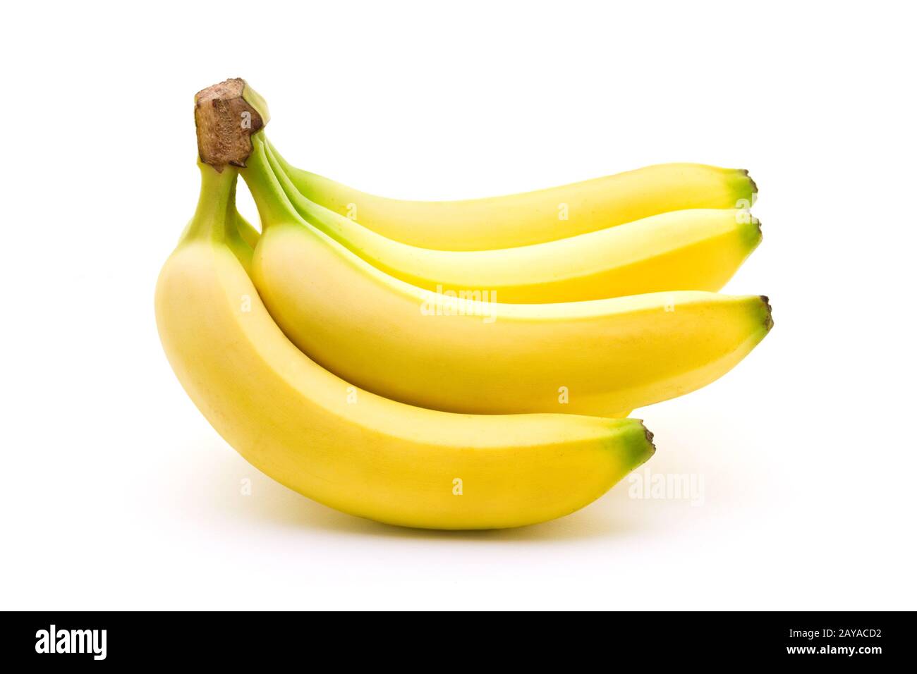 Perfekte Bananen mit gelber und grüner Farbe, isoliert auf weißem Hintergrund. Sportnahrung und Ernährung Stockfoto