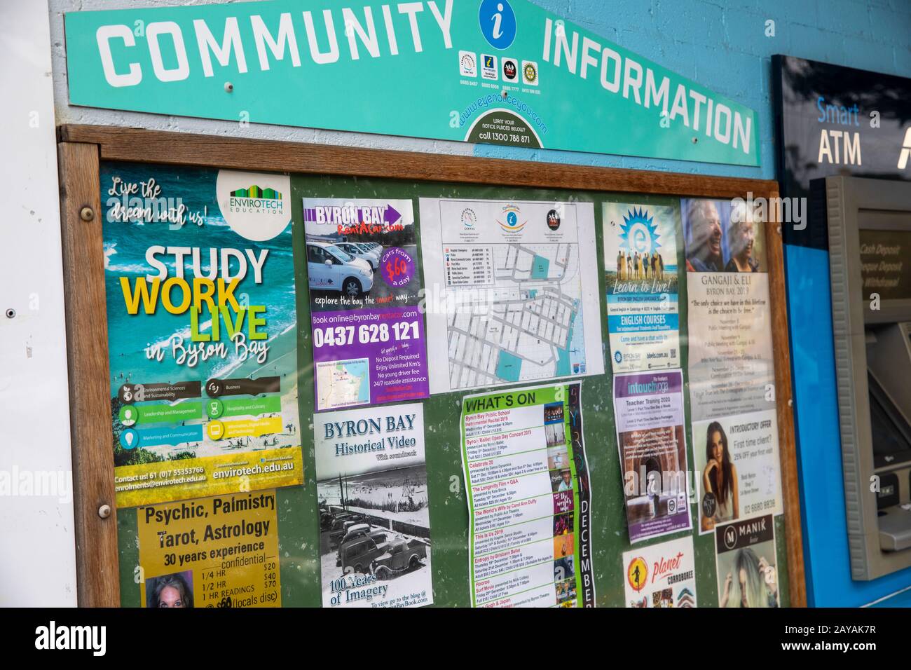 Community-Informationen und Hinweise im Byron Bay Stadtzentrum, New South Wales, Australien Stockfoto