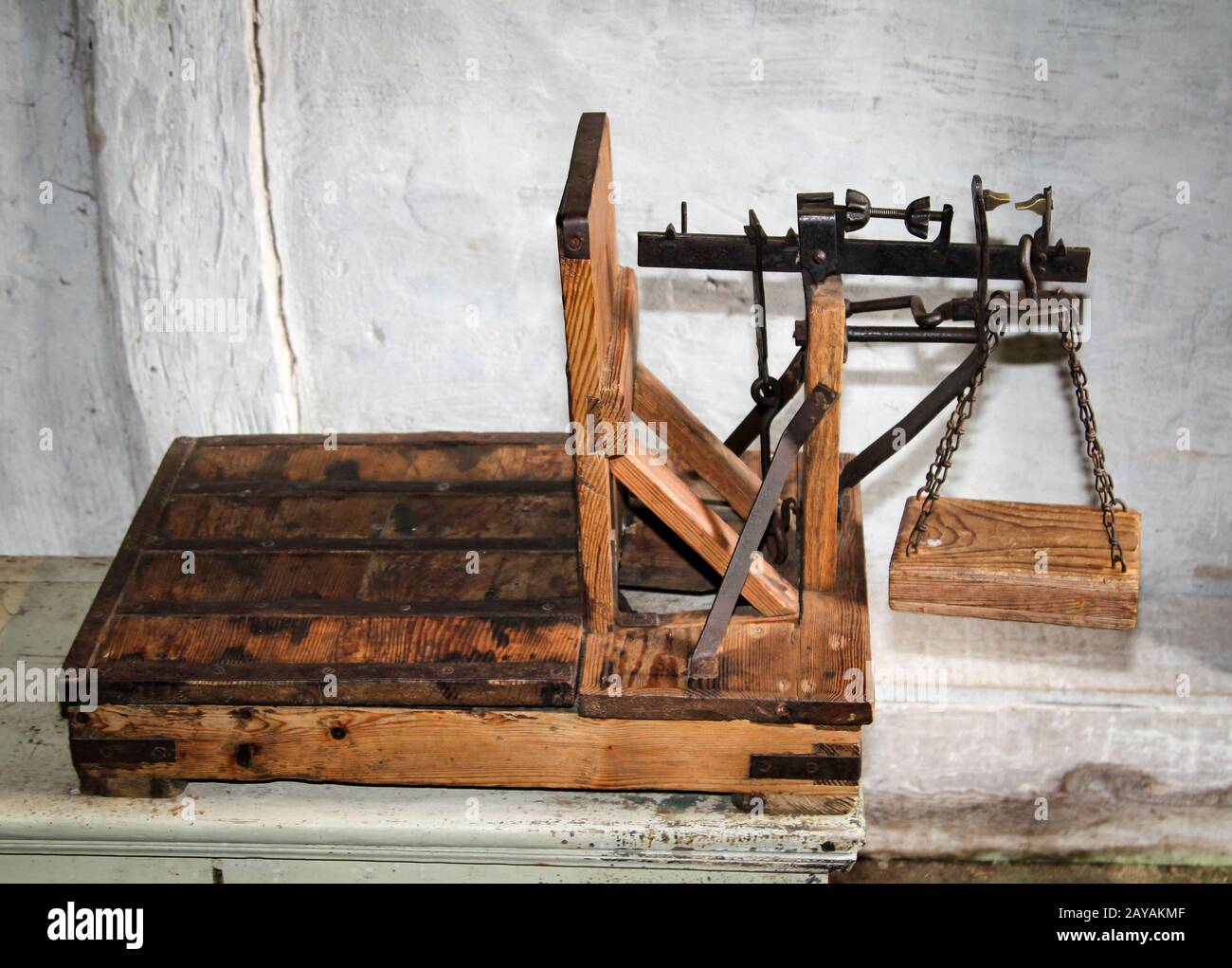 Eine alte Dezimalskala, wie sie früher auf Bauernhöfen war Stockfoto